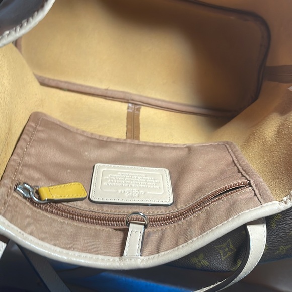 - Coach
Iconic Coach Brown/Beige Leather Shopper Tote - Picture 8 of 9